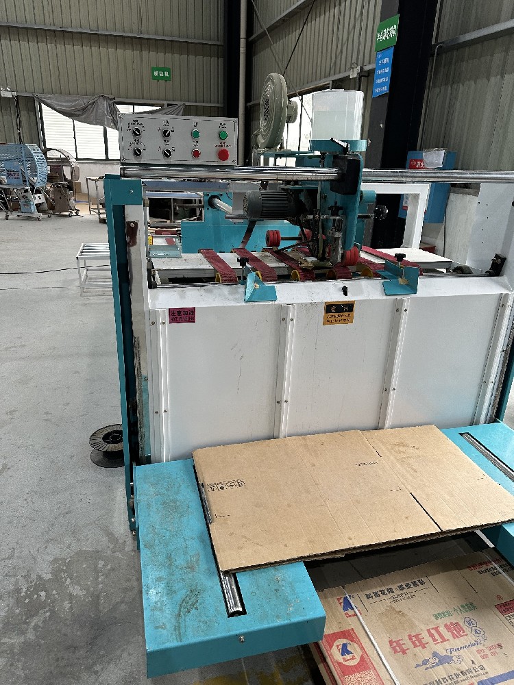 自動釘箱機